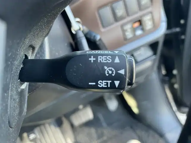 トヨタ エスクァイア ハイブリッド Gi 千葉県 2015(平27)年 8.5万km スパークリングブラックパールクリスタルシャイン ・社外メモリナビ/・Bluetooth/・フルセグ CD DVD/・アルパインフリップダウンモニター/・置き型充電/・クルーズコントロール/・両側パワースライド/・ドアバイザー/・オートライト/・フォグランプ/・電極ミラー/・ビルドインETC/・スマートキー/・スペアキー有/・社外17インチAW