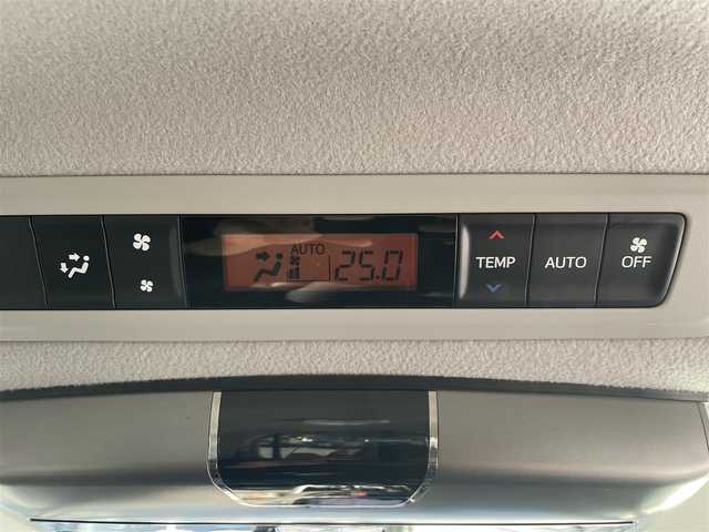 トヨタ エスクァイア ハイブリッド Gi 千葉県 2015(平27)年 8.5万km スパークリングブラックパールクリスタルシャイン ・社外メモリナビ/・Bluetooth/・フルセグ CD DVD/・アルパインフリップダウンモニター/・置き型充電/・クルーズコントロール/・両側パワースライド/・ドアバイザー/・オートライト/・フォグランプ/・電極ミラー/・ビルドインETC/・スマートキー/・スペアキー有/・社外17インチAW