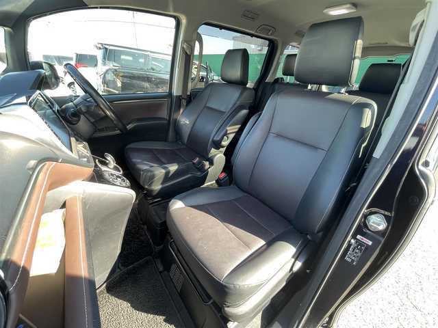 トヨタ エスクァイア ハイブリッド Gi 千葉県 2015(平27)年 8.5万km スパークリングブラックパールクリスタルシャイン ・社外メモリナビ/・Bluetooth/・フルセグ CD DVD/・アルパインフリップダウンモニター/・置き型充電/・クルーズコントロール/・両側パワースライド/・ドアバイザー/・オートライト/・フォグランプ/・電極ミラー/・ビルドインETC/・スマートキー/・スペアキー有/・社外17インチAW