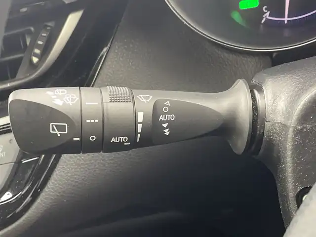 トヨタ Ｃ－ＨＲ G 群馬県 2018(平30)年 3.1万km ホワイトパールクリスタルシャイン アルパイン９型ナビ　フルセグＴＶ　バックカメラ　前席シートヒーター　ハーフレザーシート　衝突被害軽減ブレーキ　アダプティブクルーズコントロール　電動パーキング　ＥＴＣ２．０　ＬＥＤライト　禁煙車