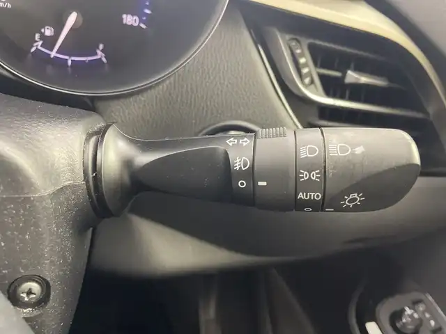 トヨタ Ｃ－ＨＲ G 群馬県 2018(平30)年 3.1万km ホワイトパールクリスタルシャイン アルパイン９型ナビ　フルセグＴＶ　バックカメラ　前席シートヒーター　ハーフレザーシート　衝突被害軽減ブレーキ　アダプティブクルーズコントロール　電動パーキング　ＥＴＣ２．０　ＬＥＤライト　禁煙車