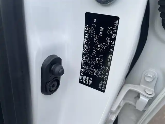 トヨタ ハイラックス Z GRスポーツ 福岡県 2023(令5)年 3.1万km スーパーホワイトⅡ 純正8インチディスプレイオーディオ(AM/FM/BT/Miracast)/全方位カメラ/コーナーセンサー/レーダークルコン/パドルシフト/ETC/前後ドラレコ/DAC/ベッドライナー/サイドステップ/トノカバー/バグガード/GRマッドフラップ/USBポート/純正18インチアルミホイール/スマートキー/プッシュスタート