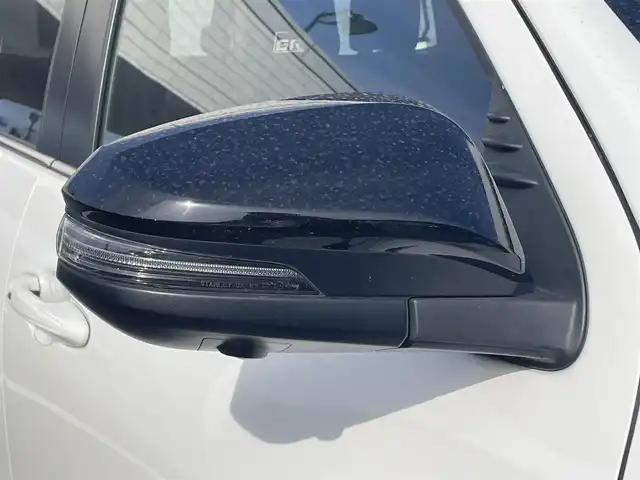 トヨタ ハイラックス Z GRスポーツ 福岡県 2023(令5)年 3.1万km スーパーホワイトⅡ 純正8インチディスプレイオーディオ(AM/FM/BT/Miracast)/全方位カメラ/コーナーセンサー/レーダークルコン/パドルシフト/ETC/前後ドラレコ/DAC/ベッドライナー/サイドステップ/トノカバー/バグガード/GRマッドフラップ/USBポート/純正18インチアルミホイール/スマートキー/プッシュスタート