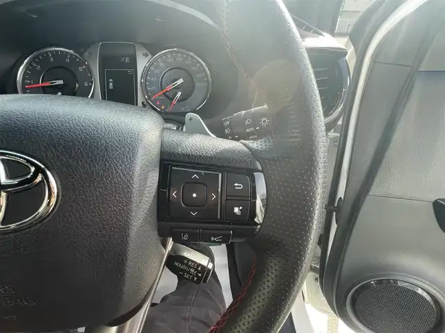 トヨタ ハイラックス Z GRスポーツ 福岡県 2023(令5)年 3.1万km スーパーホワイトⅡ 純正8インチディスプレイオーディオ(AM/FM/BT/Miracast)/全方位カメラ/コーナーセンサー/レーダークルコン/パドルシフト/ETC/前後ドラレコ/DAC/ベッドライナー/サイドステップ/トノカバー/バグガード/GRマッドフラップ/USBポート/純正18インチアルミホイール/スマートキー/プッシュスタート