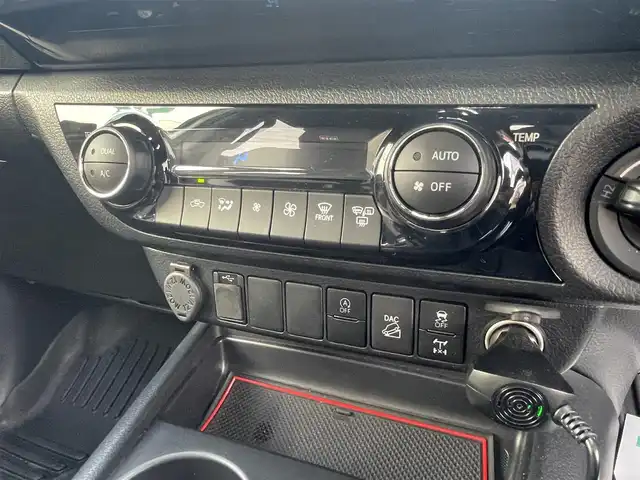 トヨタ ハイラックス Z GRスポーツ 福岡県 2023(令5)年 3.1万km スーパーホワイトⅡ 純正8インチディスプレイオーディオ(AM/FM/BT/Miracast)/全方位カメラ/コーナーセンサー/レーダークルコン/パドルシフト/ETC/前後ドラレコ/DAC/ベッドライナー/サイドステップ/トノカバー/バグガード/GRマッドフラップ/USBポート/純正18インチアルミホイール/スマートキー/プッシュスタート