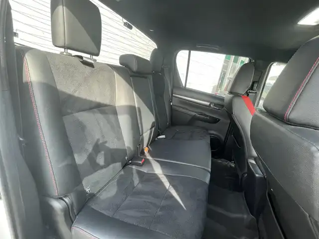 トヨタ ハイラックス Z GRスポーツ 福岡県 2023(令5)年 3.1万km スーパーホワイトⅡ 純正8インチディスプレイオーディオ(AM/FM/BT/Miracast)/全方位カメラ/コーナーセンサー/レーダークルコン/パドルシフト/ETC/前後ドラレコ/DAC/ベッドライナー/サイドステップ/トノカバー/バグガード/GRマッドフラップ/USBポート/純正18インチアルミホイール/スマートキー/プッシュスタート