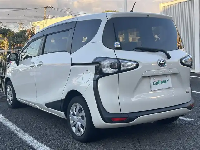 トヨタ シエンタ ハイブリッド G 静岡県 2017(平29)年 7万km ホワイトパールクリスタルシャイン ユーザー買取り車両/純正ナビ（TV.BT.AM.FM）/純正LEDヘッドライト/純正フロアマット/純正バイザー/純正オーディオ/両側パワースライドドア/D/Nシートヒーター/ドライブレコーダー/7人乗り