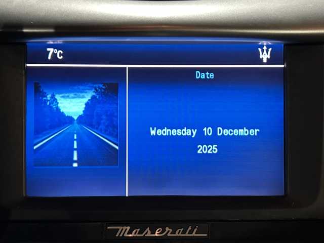 マセラティ グラントゥーリズモ S 茨城県 2011(平23)年 3.4万km 黒 左ハンドル/純正HDDナビ/【CD・DVD・ラジオ再生】/クルーズコントロール/本革レザーシート/シートヒーター/オートライト/HIDヘッドライト/純正20inアルミホイール/フロアマット/リモコンキー/スペアキー/保証書