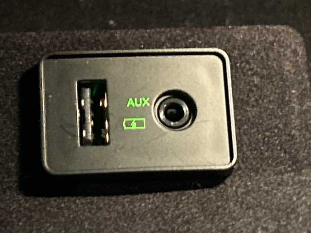 マセラティ グラントゥーリズモ S 茨城県 2011(平23)年 3.4万km 黒 左ハンドル/純正HDDナビ/【CD・DVD・ラジオ再生】/クルーズコントロール/本革レザーシート/シートヒーター/オートライト/HIDヘッドライト/純正20inアルミホイール/フロアマット/リモコンキー/スペアキー/保証書