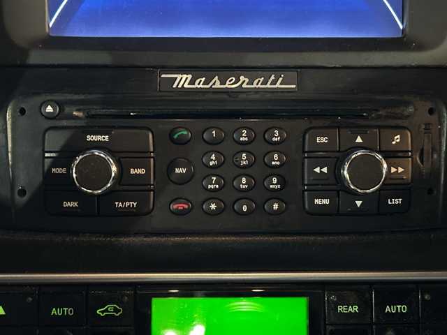 マセラティ グラントゥーリズモ S 茨城県 2011(平23)年 3.4万km 黒 左ハンドル/純正HDDナビ/【CD・DVD・ラジオ再生】/クルーズコントロール/本革レザーシート/シートヒーター/オートライト/HIDヘッドライト/純正20inアルミホイール/フロアマット/リモコンキー/スペアキー/保証書
