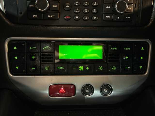 マセラティ グラントゥーリズモ S 茨城県 2011(平23)年 3.4万km 黒 左ハンドル/純正HDDナビ/【CD・DVD・ラジオ再生】/クルーズコントロール/本革レザーシート/シートヒーター/オートライト/HIDヘッドライト/純正20inアルミホイール/フロアマット/リモコンキー/スペアキー/保証書