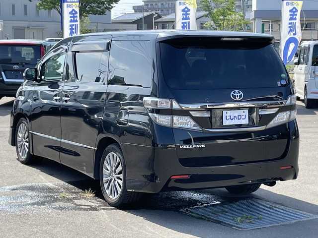 トヨタ ヴェルファイア 宮城県 2013(平25)年 8.4万km ブラック (株)IDOMが運営する【じしゃロン仙台店】の自社ローン専用車両になりますこちらは現金またはオートローンご利用時の価格です。自社ローンご希望の方は別途その旨お申付け下さい/純正ナビ/フリップダウンモニター/クルーズコントロール/プッシュスタート/スマートキー