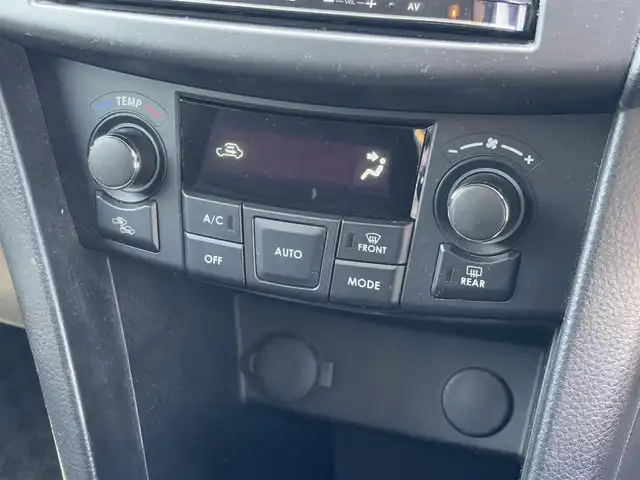 スズキ スイフト XG 徳島県 2013(平25)年 7.6万km スターシルバーメタリック SDナビ/バックカメラ/Bluetooth接続/プッシュスタート/ドアバイザー/横滑り防止措置/純正フロアマット/スマートキー/パワーステアリング