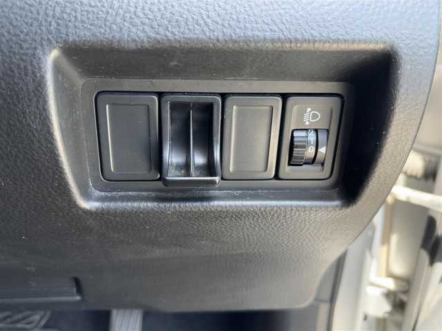 スズキ スイフト XG 徳島県 2013(平25)年 7.6万km スターシルバーメタリック SDナビ/バックカメラ/Bluetooth接続/プッシュスタート/ドアバイザー/横滑り防止措置/純正フロアマット/スマートキー/パワーステアリング