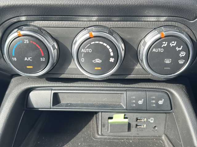 マツダ ロードスター RS 愛知県 2023(令5)年 3.5万km ディープクリスタルブルーマイカ /禁煙車/ワンオーナー//6速MT//メーカーSDナビ//フルセグTV//Bluetooth//CD.DVD.USB//ETC//スマートシティブレーキサポート//BSM//車線逸脱警報システム//横滑り防止（DSC）//パーキングセンサー//クルーズコントロール//黒合皮レザーシート//D/N席シートヒーター//革巻きステアリング//ステアリングスイッチ//プッシュスタート//純正フロアマット//LEDオートライト//取扱説明書/新車保証書//スペアキー