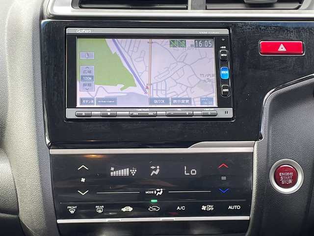 ホンダ フィット 13G Lパッケージ 大分県 2017(平29)年 6.2万km ティンテッドシルバーM 純正SDナビゲーション フルセグTV ブルートゥース/あんしんパッケージ/ナビ装着用スペシャルパッケージ/ハーフレザーシート/LEDヘッドライト/スマートキー/プッシュスタート/純正フロアマット バイザー/アイドリングストップ/オートエアコン/クルーズコントロール