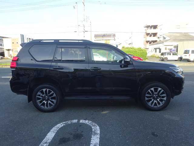 トヨタ ランドクルーザー プラド TX Lパッケージ 静岡県 2021(令3)年 4万km ブラック ワンオーナー/取説・保証書/禁煙車/ルーフレール/サンルーフ/純正9インチナビ/（Bluetooth/AM/FM/ミラーキャスト）/全方位カメラ/トヨタセーフティセンス/レーダークルーズコントロール/LEDヘッドライト/3列目電動シート/運転席助手席シートヒーター・エアーシート/運転席助手席パワーシート/ヒルスタートアシストコントロール/フッドライト（運転席・助手席）/社外フロントドライブレコーダー/サイドステップ/コーナーセンサー/プッシュスタート/純正19インチAW/純正マット・バイザー
