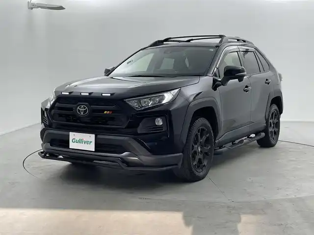 トヨタ ＲＡＶ４ アドベンチャー オフロードPKG 福井県 2021(令3)年 3.2万km アティチュードブラックマイカ 純正９インチディスプレイオーディオ/Bluetooth/フルセグTV/AppleCarPlay/AndroidAuto/バックカメラ /ToyotaSafetySense/・プリクラッシュセーフティ/・レーントレーシングアシスト/・レーダークルーズコントロール/・オートマチックハイビーム/・ロードサインアシスト/ブラインドスポットモニター【オプション】/オートライト /LED/フォグランプ/電動シート/電動リアゲート/革巻きステアリング/ステアリングスイッチ/ステアリングチルド機構/ルーフレール/社外フロントバンパーガード