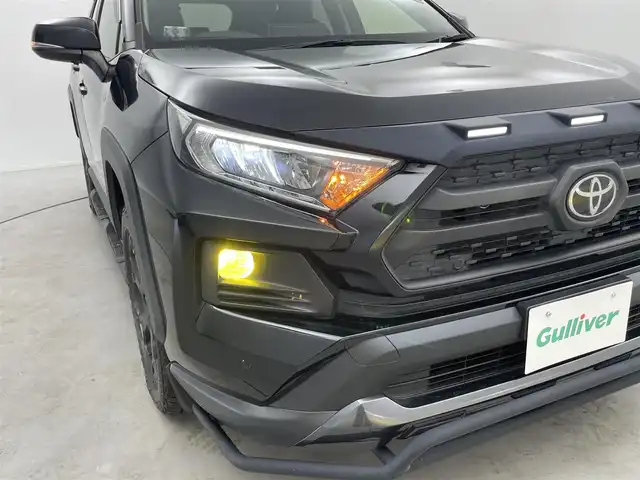 トヨタ ＲＡＶ４ アドベンチャー オフロードPKG 福井県 2021(令3)年 3.2万km アティチュードブラックマイカ 純正９インチディスプレイオーディオ/Bluetooth/フルセグTV/AppleCarPlay/AndroidAuto/バックカメラ /ToyotaSafetySense/・プリクラッシュセーフティ/・レーントレーシングアシスト/・レーダークルーズコントロール/・オートマチックハイビーム/・ロードサインアシスト/ブラインドスポットモニター【オプション】/オートライト /LED/フォグランプ/電動シート/電動リアゲート/革巻きステアリング/ステアリングスイッチ/ステアリングチルド機構/ルーフレール/社外フロントバンパーガード