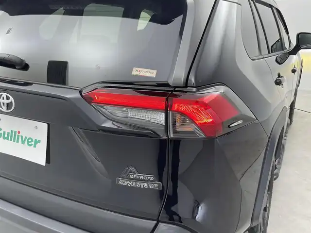 トヨタ ＲＡＶ４ アドベンチャー オフロードPKG 福井県 2021(令3)年 3.2万km アティチュードブラックマイカ 純正９インチディスプレイオーディオ/Bluetooth/フルセグTV/AppleCarPlay/AndroidAuto/バックカメラ /ToyotaSafetySense/・プリクラッシュセーフティ/・レーントレーシングアシスト/・レーダークルーズコントロール/・オートマチックハイビーム/・ロードサインアシスト/ブラインドスポットモニター【オプション】/オートライト /LED/フォグランプ/電動シート/電動リアゲート/革巻きステアリング/ステアリングスイッチ/ステアリングチルド機構/ルーフレール/社外フロントバンパーガード