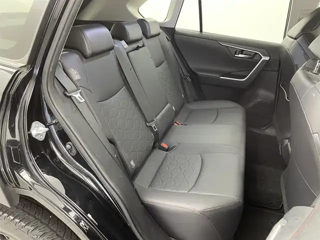 トヨタ ＲＡＶ４ アドベンチャー オフロードPKG 福井県 2021(令3)年 3.2万km アティチュードブラックマイカ 純正９インチディスプレイオーディオ/Bluetooth/フルセグTV/AppleCarPlay/AndroidAuto/バックカメラ /ToyotaSafetySense/・プリクラッシュセーフティ/・レーントレーシングアシスト/・レーダークルーズコントロール/・オートマチックハイビーム/・ロードサインアシスト/ブラインドスポットモニター【オプション】/オートライト /LED/フォグランプ/電動シート/電動リアゲート/革巻きステアリング/ステアリングスイッチ/ステアリングチルド機構/ルーフレール/社外フロントバンパーガード