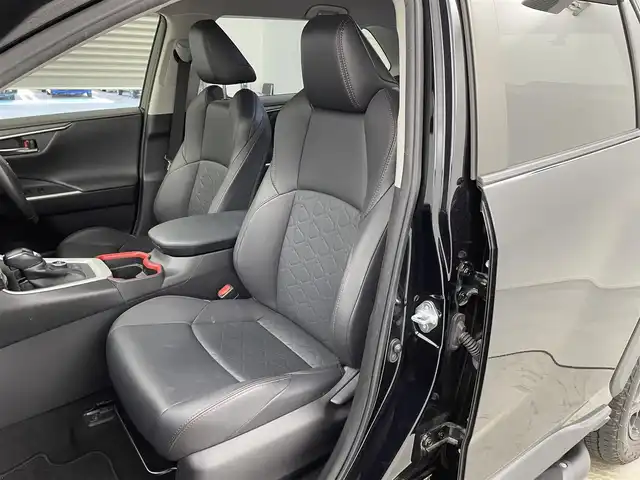 トヨタ ＲＡＶ４ アドベンチャー オフロードPKG 福井県 2021(令3)年 3.2万km アティチュードブラックマイカ 純正９インチディスプレイオーディオ/Bluetooth/フルセグTV/AppleCarPlay/AndroidAuto/バックカメラ /ToyotaSafetySense/・プリクラッシュセーフティ/・レーントレーシングアシスト/・レーダークルーズコントロール/・オートマチックハイビーム/・ロードサインアシスト/ブラインドスポットモニター【オプション】/オートライト /LED/フォグランプ/電動シート/電動リアゲート/革巻きステアリング/ステアリングスイッチ/ステアリングチルド機構/ルーフレール/社外フロントバンパーガード