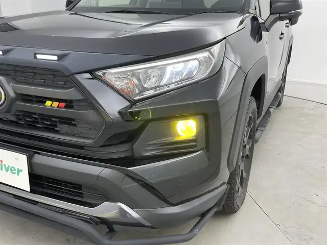 トヨタ ＲＡＶ４ アドベンチャー オフロードPKG 福井県 2021(令3)年 3.2万km アティチュードブラックマイカ 純正９インチディスプレイオーディオ/Bluetooth/フルセグTV/AppleCarPlay/AndroidAuto/バックカメラ /ToyotaSafetySense/・プリクラッシュセーフティ/・レーントレーシングアシスト/・レーダークルーズコントロール/・オートマチックハイビーム/・ロードサインアシスト/ブラインドスポットモニター【オプション】/オートライト /LED/フォグランプ/電動シート/電動リアゲート/革巻きステアリング/ステアリングスイッチ/ステアリングチルド機構/ルーフレール/社外フロントバンパーガード