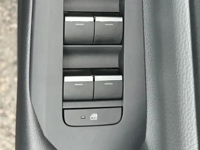 トヨタ プリウス G 愛知県 2025(令7)年 0.2万km アティチュードブラックマイカ ワンオーナー/純正メーカーナビ/バックカメラ/Miracast/レーダークルーズコントロール/レーンディパーチャーアラート/ブラインドスポットモニター/プリクラッシュセーフティー/プロアクティブドライビングアシスト/リアクロストラフィックアラート/後方車両接近告知/クリアランスソナー/リアカメラディテクション/パーキングサポートブレーキ/安心降車アシスト/ステリモ/ハンズフリー