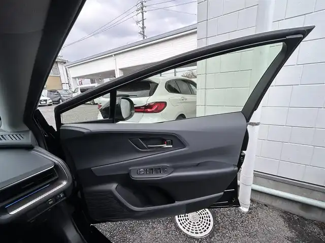 トヨタ プリウス G 愛知県 2025(令7)年 0.2万km アティチュードブラックマイカ ワンオーナー/純正メーカーナビ/バックカメラ/Miracast/レーダークルーズコントロール/レーンディパーチャーアラート/ブラインドスポットモニター/プリクラッシュセーフティー/プロアクティブドライビングアシスト/リアクロストラフィックアラート/後方車両接近告知/クリアランスソナー/リアカメラディテクション/パーキングサポートブレーキ/安心降車アシスト/ステリモ/ハンズフリー