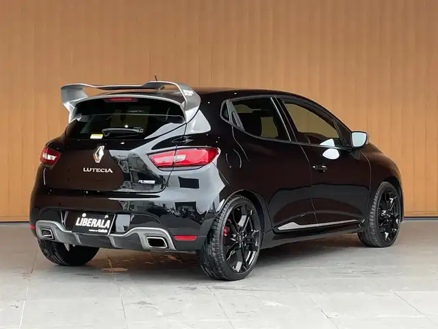 ルノー ルーテシア ルノー スポール シャシーカップ 愛知県 2015(平27)年 5.3万km ディープブラックM ナビ /フルセグTV /Bluetooth /パドルシフト /クルーズコントロール /赤キャリパー/純正リアスポイラー /RSドライブ /カップサスペンション /純正スポーツマフラー /パイオニアツィーター /ETC