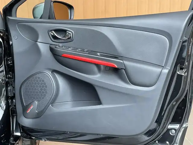 ルノー ルーテシア ルノー スポール シャシーカップ 愛知県 2015(平27)年 5.3万km ディープブラックM ナビ /フルセグTV /Bluetooth /パドルシフト /クルーズコントロール /赤キャリパー/純正リアスポイラー /RSドライブ /カップサスペンション /純正スポーツマフラー /パイオニアツィーター /ETC