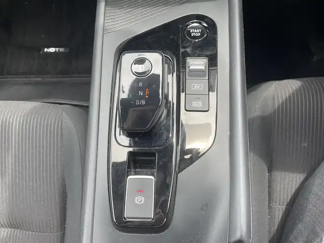 日産 ノート e－パワー X 佐賀県 2022(令4)年 6.2万km ダークメタルグレー 純正メモリナビゲーション/バックカメラ/フルセグTV/Bluetooth/CD/DVD/全方位運転支援システム/ハイビームアシスト/ETC/インテリジェントキー/プッシュパワースターター/保証書/取扱説明書/スペアキー１本