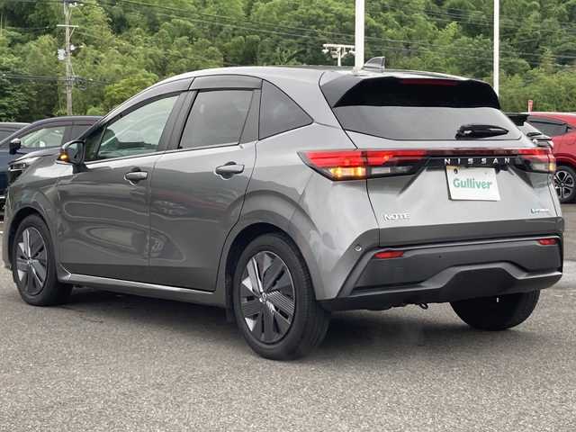 日産 ノート e－パワー X 佐賀県 2022(令4)年 6.2万km ダークメタルグレー 純正メモリナビゲーション/バックカメラ/フルセグTV/Bluetooth/CD/DVD/全方位運転支援システム/ハイビームアシスト/ETC/インテリジェントキー/プッシュパワースターター/保証書/取扱説明書/スペアキー１本