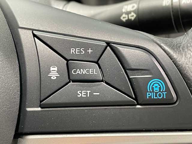 日産 セレナ ハイウェイスターVセレクションⅡ 宮城県 2018(平30)年 8万km ブリリアントホワイトパール 純正ナビ/プロパイロット/クルーズコントロール/オートホールド/全方位車外バックカメラ/ETC/衝突軽減システム/両側パワースライドドア/パワーシート/チップアップシート/３列シート/フリップダウンモニター/ウォークスルー/オートライト/全方位車外バックカメラ/パワーステアリング/パワーウィンドウ/アイドリングストップ