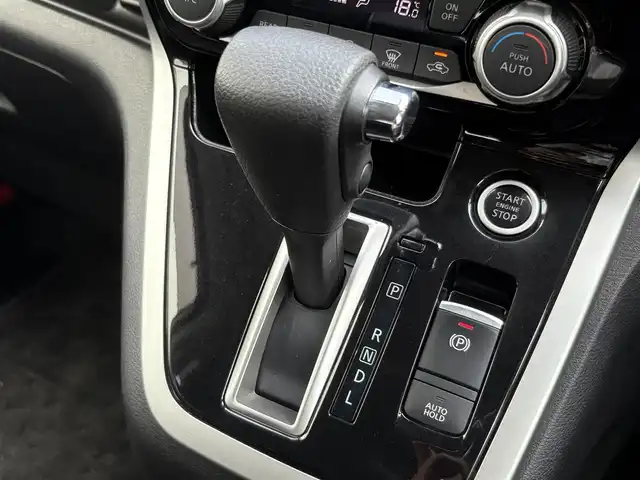 日産 セレナ ハイウェイスターVセレクションⅡ 山口県 2018(平30)年 8万km ブリリアントホワイトパール 9型ナビ フルセグTV CD DVD BT BD/フリップダウンモニター/アラウンドビューモニター/プロパイロット/デジタルインナーミラー/両側パワースライドドア/コーナーセンサー/LEDオートヘッドライト/フォグライト/スマートキー 2個/ドラレコ/ETC/ハンズフリーオートスライドドア/パーキングアシスト/ステアリングリモコン/衝突被害軽減ブレーキ/レーンアシスト/W サイド カーテン エアバッグ/禁煙車