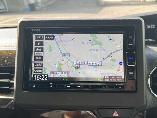 ホンダ Ｎ ＢＯＸ カスタム L ターボ 京都府 2022(令4)年 3.8万km プラチナホワイトパール ワンオーナー/純正ナビ/ ・フルセグTV/BT Audio// ・AM/FM/DVD/CD/バックカメラ/ビルトインETC/レーダークルーズコントロール/ホンダセンシング/・衝突軽減ブレーキ/・誤発進抑制機能/・後方誤発進抑制機能/・歩行者事故低減ステアリング/・路外逸脱抑制機能/・先行車発進お知らせ機能/・標識認識機能/・オートハイビーム/ハンドルアシスト/コーナーセンサー/横滑り防止装置/両側パワースライド/車線逸脱防止/電動パーキングブレーキ/プッシュスタート/電格ウィンカーミラー/ステアリングスイッチ/パドルシフト/ドアバイザー/純正フロアマット/保証書/取扱説明書/スマートスペアキー×1