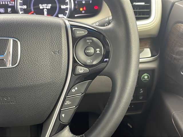 ホンダ オデッセイ G・EXホンダセンジング 栃木県 2016(平28)年 5.7万km スーパープラチナメタリック 純正メーカーナビ/(BT/AM/FM/CD/DVD/フルセグ）/ビルトインＥＴＣ/前後ドライブレコーダー/ホンダセンシング/・プリクラッシュブレーキ/・レーダークルーズコントロール/・車線逸脱警報/・誤発進抑制機能/・先行車発進お知らせ/パーキングアシスト/フリップダウンモニター/前席シートヒーター/運転席パワーシート/両側パワースライドドア/ステアリングスイッチ/電動格納ミラー/オットマン/プッシュスタート/スマートキー