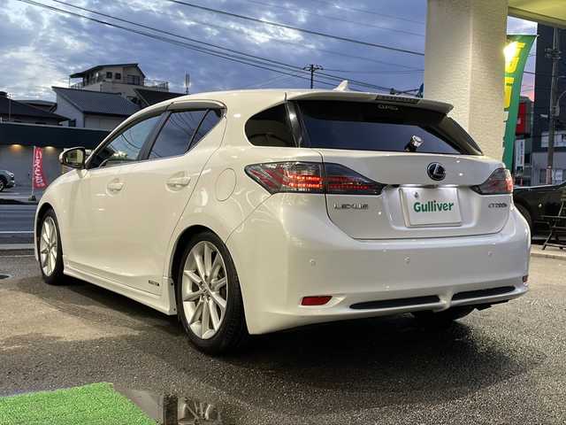 レクサス ＣＴ 200h バージョンL 高知県 2011(平23)年 7.1万km ホワイトパールクリスタルシャイン 純正ナビ/・バックカメラ/・ＣＤ/・ＡＵＸ/・ＵＳＢ/・フルセグTV/サンルーフ/ドラレコ/ＥＴＣ/ＬＥＤヘッドライト/オートライト/パワーシート/メモリー機能付きシート/パドルシフト/純正１７インチＡＷ/コーナーセンサー/純正フロアマット