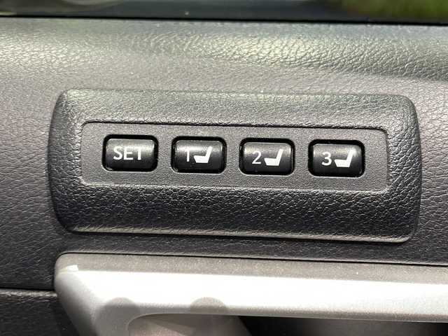 レクサス ＣＴ 200h バージョンL 高知県 2011(平23)年 7.1万km ホワイトパールクリスタルシャイン 純正ナビ/・バックカメラ/・ＣＤ/・ＡＵＸ/・ＵＳＢ/・フルセグTV/サンルーフ/ドラレコ/ＥＴＣ/ＬＥＤヘッドライト/オートライト/パワーシート/メモリー機能付きシート/パドルシフト/純正１７インチＡＷ/コーナーセンサー/純正フロアマット