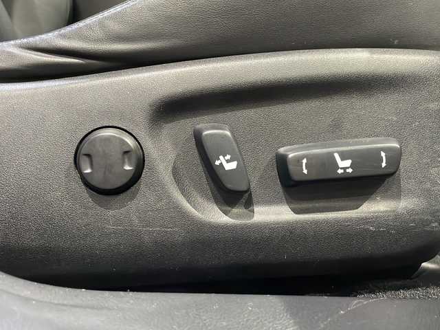 レクサス ＣＴ 200h バージョンL 高知県 2011(平23)年 7.1万km ホワイトパールクリスタルシャイン 純正ナビ/・バックカメラ/・ＣＤ/・ＡＵＸ/・ＵＳＢ/・フルセグTV/サンルーフ/ドラレコ/ＥＴＣ/ＬＥＤヘッドライト/オートライト/パワーシート/メモリー機能付きシート/パドルシフト/純正１７インチＡＷ/コーナーセンサー/純正フロアマット