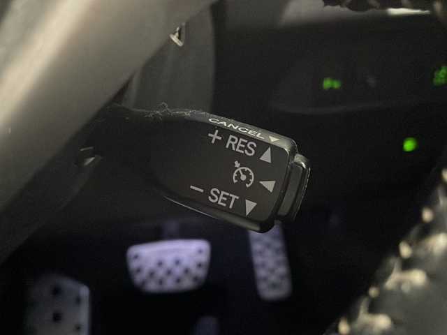 レクサス ＣＴ 200h バージョンL 高知県 2011(平23)年 7.1万km ホワイトパールクリスタルシャイン 純正ナビ/・バックカメラ/・ＣＤ/・ＡＵＸ/・ＵＳＢ/・フルセグTV/サンルーフ/ドラレコ/ＥＴＣ/ＬＥＤヘッドライト/オートライト/パワーシート/メモリー機能付きシート/パドルシフト/純正１７インチＡＷ/コーナーセンサー/純正フロアマット