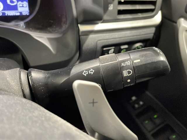 レクサス ＣＴ 200h バージョンL 高知県 2011(平23)年 7.1万km ホワイトパールクリスタルシャイン 純正ナビ/・バックカメラ/・ＣＤ/・ＡＵＸ/・ＵＳＢ/・フルセグTV/サンルーフ/ドラレコ/ＥＴＣ/ＬＥＤヘッドライト/オートライト/パワーシート/メモリー機能付きシート/パドルシフト/純正１７インチＡＷ/コーナーセンサー/純正フロアマット