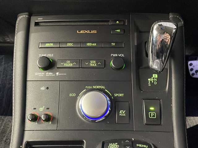 レクサス ＣＴ 200h バージョンL 高知県 2011(平23)年 7.1万km ホワイトパールクリスタルシャイン 純正ナビ/・バックカメラ/・ＣＤ/・ＡＵＸ/・ＵＳＢ/・フルセグTV/サンルーフ/ドラレコ/ＥＴＣ/ＬＥＤヘッドライト/オートライト/パワーシート/メモリー機能付きシート/パドルシフト/純正１７インチＡＷ/コーナーセンサー/純正フロアマット