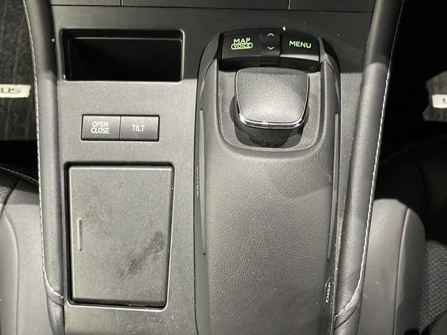 レクサス ＣＴ 200h バージョンL 高知県 2011(平23)年 7.1万km ホワイトパールクリスタルシャイン 純正ナビ/・バックカメラ/・ＣＤ/・ＡＵＸ/・ＵＳＢ/・フルセグTV/サンルーフ/ドラレコ/ＥＴＣ/ＬＥＤヘッドライト/オートライト/パワーシート/メモリー機能付きシート/パドルシフト/純正１７インチＡＷ/コーナーセンサー/純正フロアマット