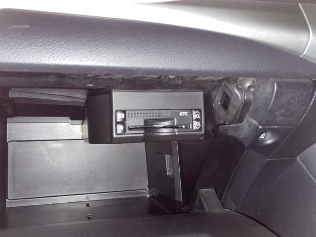 レクサス ＣＴ 200h バージョンL 高知県 2011(平23)年 7.1万km ホワイトパールクリスタルシャイン 純正ナビ/・バックカメラ/・ＣＤ/・ＡＵＸ/・ＵＳＢ/・フルセグTV/サンルーフ/ドラレコ/ＥＴＣ/ＬＥＤヘッドライト/オートライト/パワーシート/メモリー機能付きシート/パドルシフト/純正１７インチＡＷ/コーナーセンサー/純正フロアマット