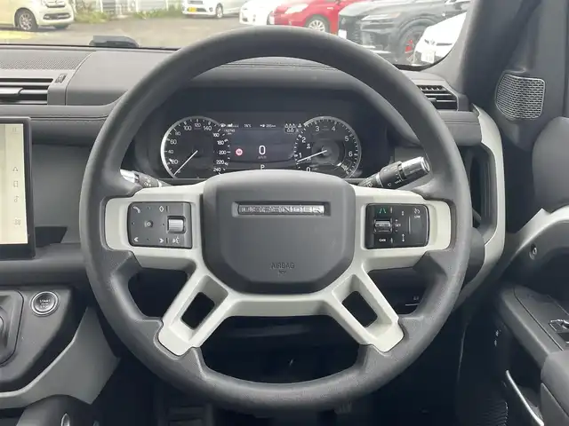 ランドローバー ランドローバー ディフェンダー 110 宮城県 2022(令4)年 6.3万km 白 カラーコード(1AA/1AT)/ワンオーナー/360度カメラ/背面タイヤ/(255/70R18)/アダプティブクルーズコントロール/エアサスペンション車高調整スイッチ/スペアキー×１/3列シート/タッチスクリーンディスプレイ/(ナビ、BT、FM、AM/)/純正アルミサマータイヤ×４/(255/70R18)/純正アルミスタッドレスタイヤ×４/(255/70R18)/フルフラットシート/オートホールド/電動パーキングブレーキ/プッシュスタート/電動格納ミラー/USBポート/オートライト/ダウンヒルアシスト/パワーシートD、N席/ETC２．０/パーキングセンサー/SOSテレマティクス/イモビライザー