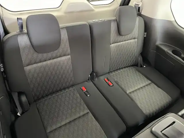 日産 セレナ ハイウェイスター V 埼玉県 2021(令3)年 1万km ダイヤモンドブラック 全方位運転支援システム/360°セーフティアシスト/・エマージェンシーブレーキ/・踏み間違い衝突防止アシスト/・ふらつき警報/・車線逸脱防止支援/・標識検知機能/・ブラインドスポットアシスト/・アダプティブLEDヘッドライトシステム/・プロパイロット/・アラウンドビューモニター/純正ナビ/フルセグTV/ドライブレコーダー/後席モニター/両側パワースライドドア/ＬＥＤヘッドライト/オートライト/16インチ純正アルミホイール/アイドリングストップ/シートバックテーブル/純正フロアマット
