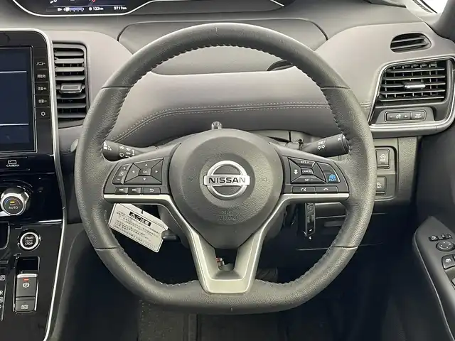 日産 セレナ ハイウェイスター V 埼玉県 2021(令3)年 1万km ダイヤモンドブラック 全方位運転支援システム/360°セーフティアシスト/・エマージェンシーブレーキ/・踏み間違い衝突防止アシスト/・ふらつき警報/・車線逸脱防止支援/・標識検知機能/・ブラインドスポットアシスト/・アダプティブLEDヘッドライトシステム/・プロパイロット/・アラウンドビューモニター/純正ナビ/フルセグTV/ドライブレコーダー/後席モニター/両側パワースライドドア/ＬＥＤヘッドライト/オートライト/16インチ純正アルミホイール/アイドリングストップ/シートバックテーブル/純正フロアマット