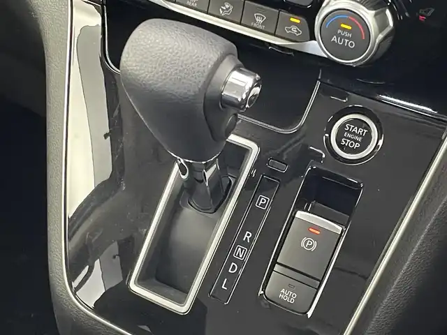 日産 セレナ ハイウェイスター V 埼玉県 2021(令3)年 1万km ダイヤモンドブラック 全方位運転支援システム/360°セーフティアシスト/・エマージェンシーブレーキ/・踏み間違い衝突防止アシスト/・ふらつき警報/・車線逸脱防止支援/・標識検知機能/・ブラインドスポットアシスト/・アダプティブLEDヘッドライトシステム/・プロパイロット/・アラウンドビューモニター/純正ナビ/フルセグTV/ドライブレコーダー/後席モニター/両側パワースライドドア/ＬＥＤヘッドライト/オートライト/16インチ純正アルミホイール/アイドリングストップ/シートバックテーブル/純正フロアマット