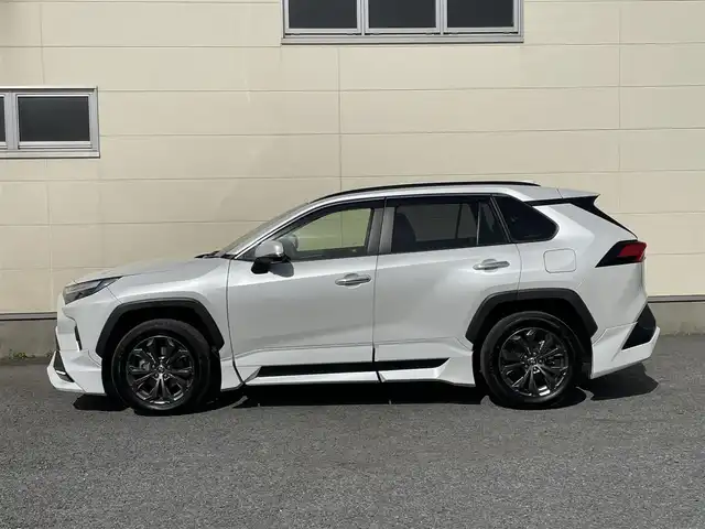 トヨタ ＲＡＶ４ ハイブリッドG 茨城県 2023(令5)年 1万km プラチナホワイトパールマイカ 革巻きステアリング/ステアリングヒーター/ステアリングスイッチ/メーカーナビ/パノラミックビューカメラ/レザーシート/ベンチレーション/シートヒーター/パワーバックドア/TRDエアロ/デジタルインナーミラー/ETC/LEDヘッドライト/電子式パーキング/パワーシート